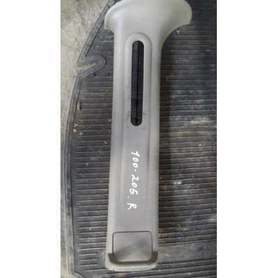  Обшивка стойки центральной правой к  Dodge  Grand Caravan,  2002