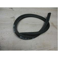  Уплотнитель капота к  Ford  Mondeo,  1995