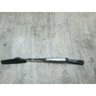  Щеткодержатель (поводок стеклоочистителя, дворник) к  Nissan  Sunny,  1993