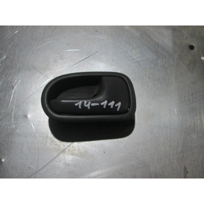  Ручка внутренняя передняя правая к  Mazda  323,  1997