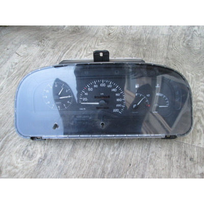  Щиток приборов (приборная панель) к  Renault  Laguna,  1996