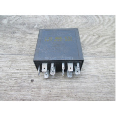  Реле стеклоочистителей (дворников) к  Audi  A4,  2000