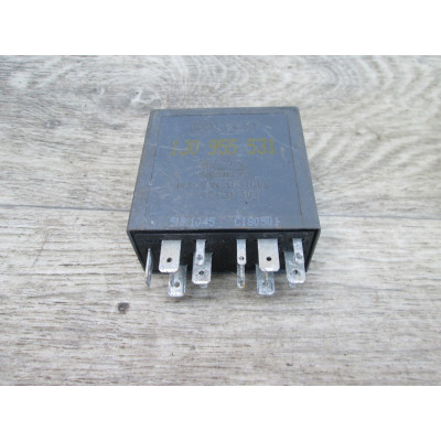  Реле стеклоочистителей (дворников) к  Audi  A4,  2000