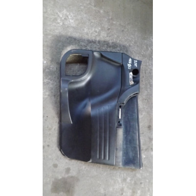  Обшивка двери передней правой (дверная карта) к  Opel  Zafira,  2000