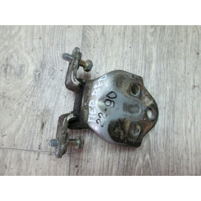  Петля двери к  Mitsubishi  Lancer,  1994