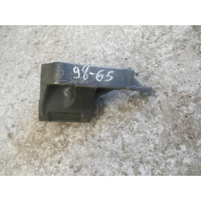  Крепление ТНВД к  Renault  Megane,  1999