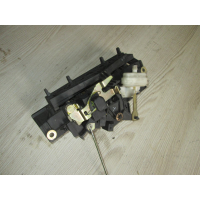  Замок багажника к  Audi  A4,  1997