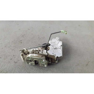  Замок двери передней правой к  Nissan  Primera,  1997