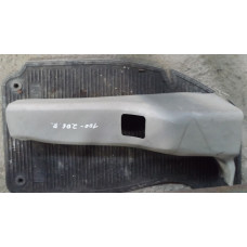  Обшивка стойки центральной правой к  Dodge  Grand Caravan,  2002
