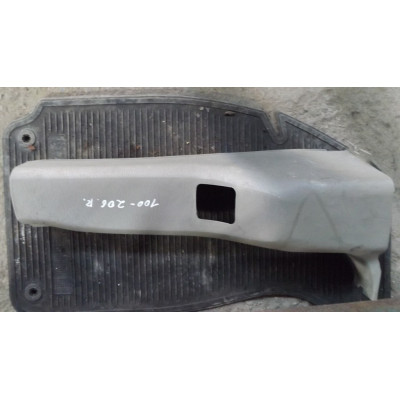  Обшивка стойки центральной правой к  Dodge  Grand Caravan,  2002