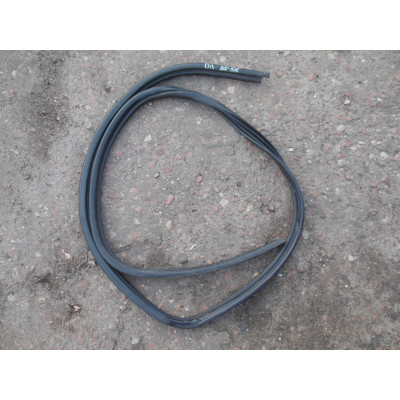  Уплотнитель двери передней левой к  Nissan  Primera,  2001