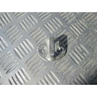  Ответная часть (скоба) замка двери к  Mitsubishi  Galant,  1998