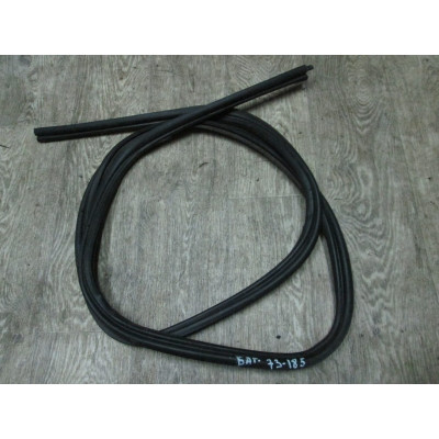  Уплотнитель багажника к  Rover  416,  1998