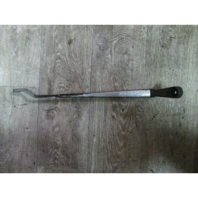  Щеткодержатель (поводок стеклоочистителя, дворник) к  Nissan  Sunny,  1993