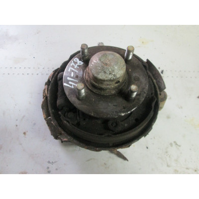  Кулак задний правый к  Nissan  Sunny,  1993