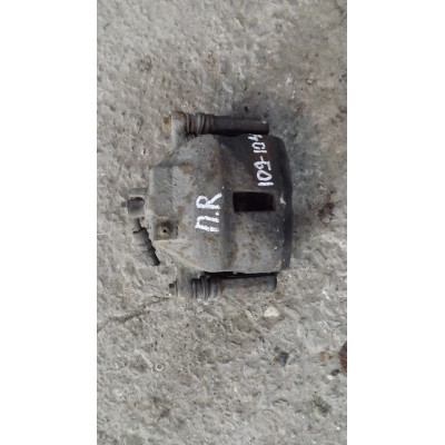  Суппорт передний правый к  Nissan  Primera,  1997