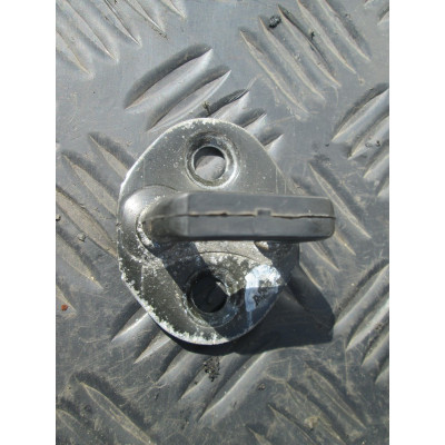  Ответная часть (скоба) замка двери к  Mitsubishi  Galant,  1998