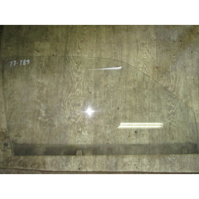  Стекло двери передней правой к  Volkswagen  Golf,  1996