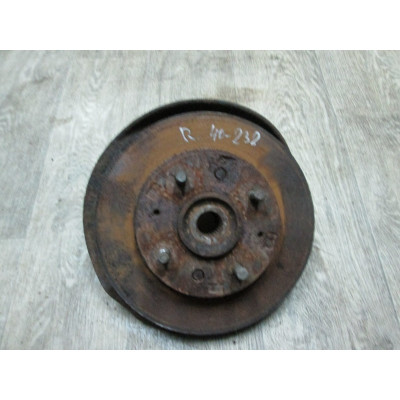  Кулак поворотный правый к  Mitsubishi  Space Wagon,  1996