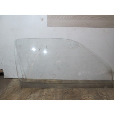  Стекло двери передней правой к  Volkswagen  Golf,  1995