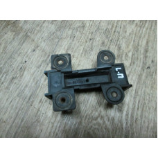  Кронштейн крепления бампера переднего к  Audi  100,  1989