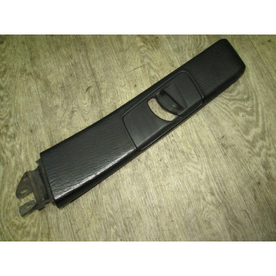  Обшивка стойки центральной левой к  Audi  100,  1989