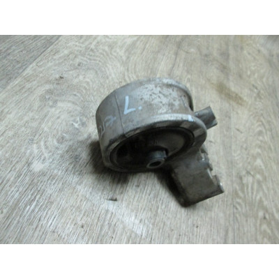  Кронштейн двигателя к  Mitsubishi  Space Wagon,  1996