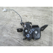  Замок багажника к  Mazda  323,  1998