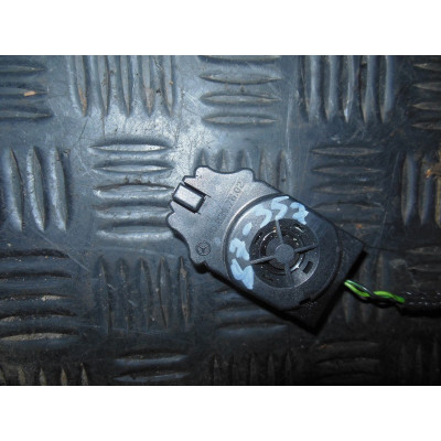  Динамик к  Mercedes  E W210,  2001