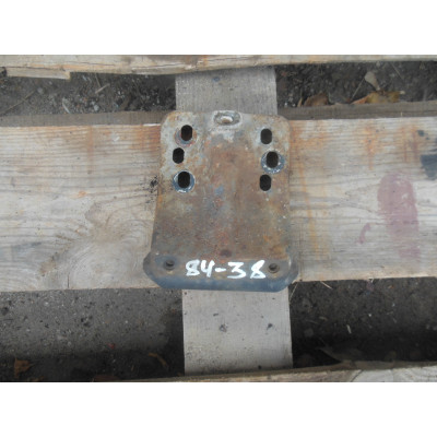  Кронштейн крепления бампера переднего к  Audi  100,  1989