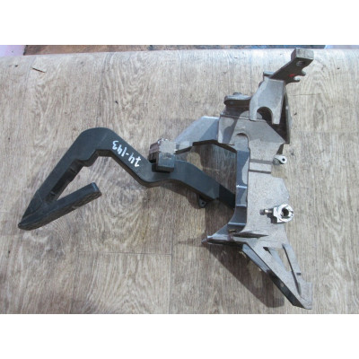  Узел педальный (блок педалей) к  Volkswagen  Passat,  1998