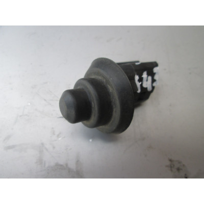  Выключатель концевой (концевик) к  Renault  Megane,  1999