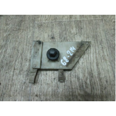  Кронштейн крепления крыла переднего левого к  Audi  100,  1989