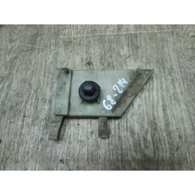  Кронштейн крепления крыла переднего левого к  Audi  100,  1989