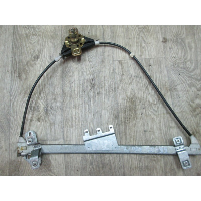  Стекло двери передней правой к  Volvo  440,  1995