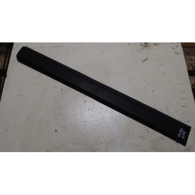  Накладка двери передней правой к  Audi  100,  1986