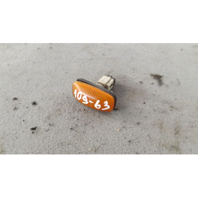  Повторитель передний правый к  Nissan  Primera,  1997