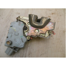  Замок двери передней левой к  Nissan  Primera,  1998