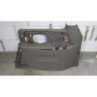  Обшивка багажника к  Dodge  Grand Caravan,  2002