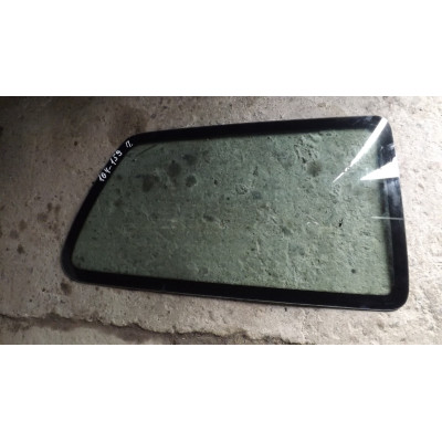  Стекло кузовное боковое правое к  Volkswagen  Golf,  1994
