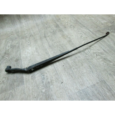 Щеткодержатель (поводок стеклоочистителя, дворник) к  Mitsubishi  Space Wagon,  1996