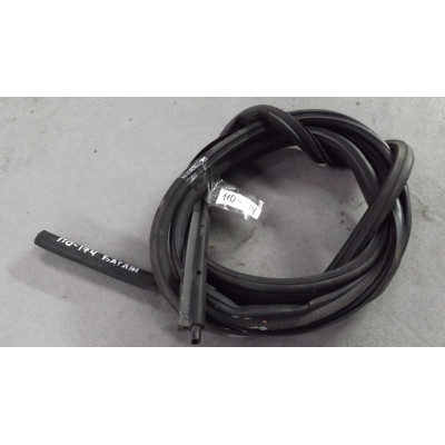  Уплотнитель багажника к  Renault  Laguna,  1997