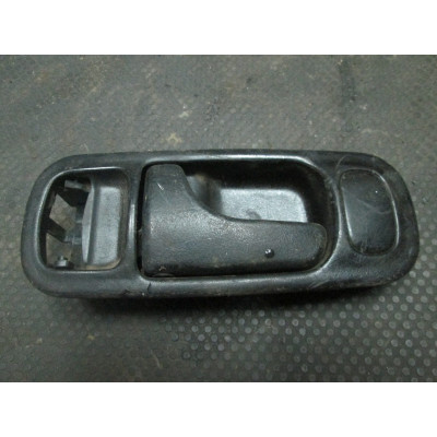  Ручка внутренняя передняя левая к  Nissan  Primera,  1993