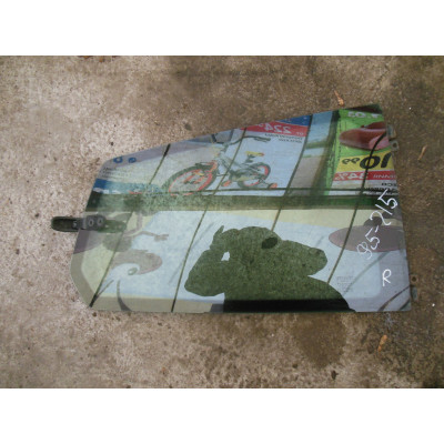  Стекло кузовное боковое правое к  Fiat  Punto,  2001