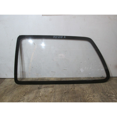  Стекло кузовное боковое правое к  Volkswagen  Golf,  1995