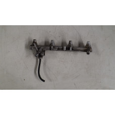  Топливная рампа к  Ford  Escort,  1998