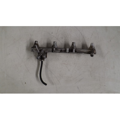  Топливная рампа к  Ford  Escort,  1998