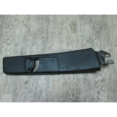  Обшивка стойки центральной правой к  Audi  100,  1989