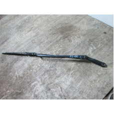  Щеткодержатель (поводок стеклоочистителя, дворник) к  Volkswagen  Golf,  1995