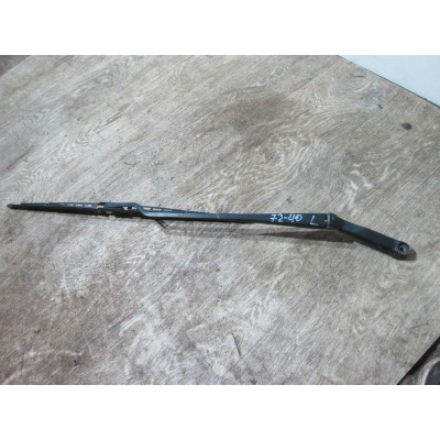  Щеткодержатель (поводок стеклоочистителя, дворник) к  Volkswagen  Golf,  1995